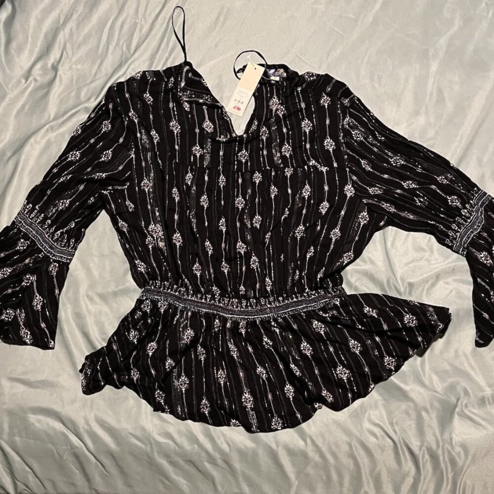 Francesca’s Blue Rain Boutique Women’s Dark Navy 3/4 Bell Sleeve Peplum Blouse S